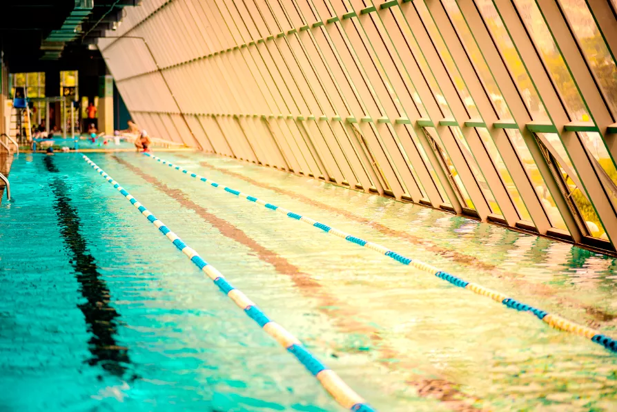 东港成人混凝土钢结构游泳池项目